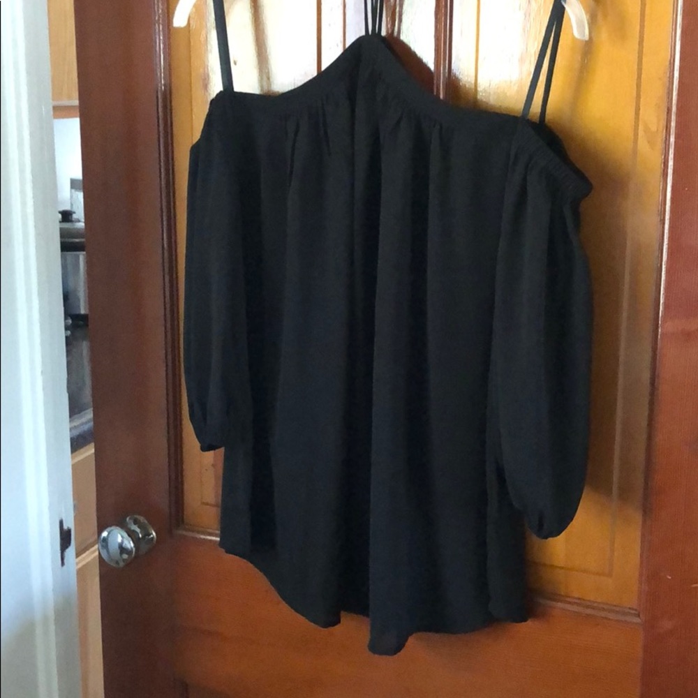 Blouse, off the shoulders
